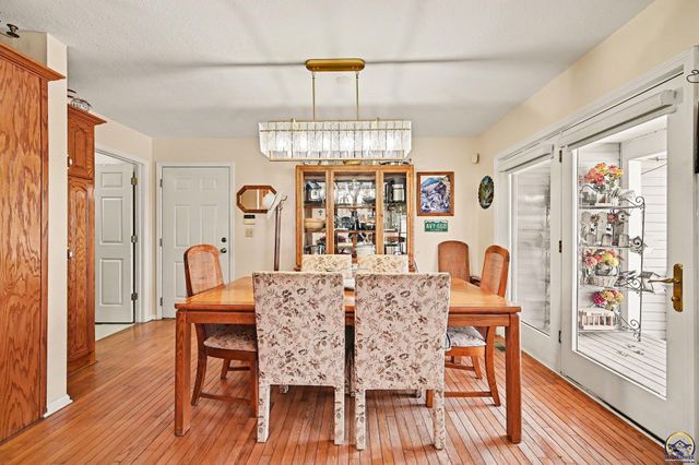 17251 Hollingsworth Rd, Basehor, KS 66007