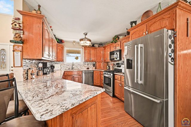 17251 Hollingsworth Rd, Basehor, KS 66007