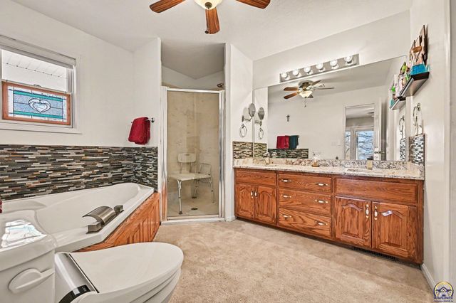 17251 Hollingsworth Rd, Basehor, KS 66007