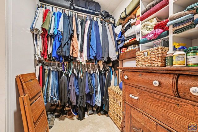 17251 Hollingsworth Rd, Basehor, KS 66007