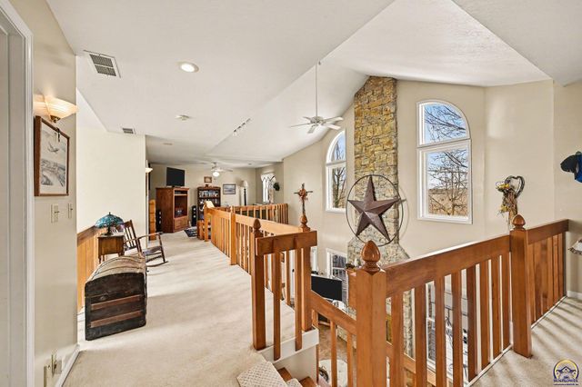 17251 Hollingsworth Rd, Basehor, KS 66007