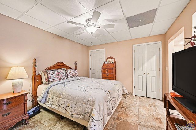 17251 Hollingsworth Rd, Basehor, KS 66007