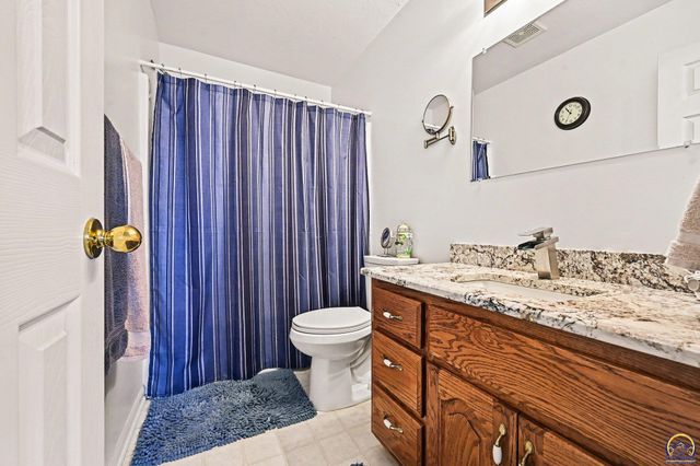 17251 Hollingsworth Rd, Basehor, KS 66007