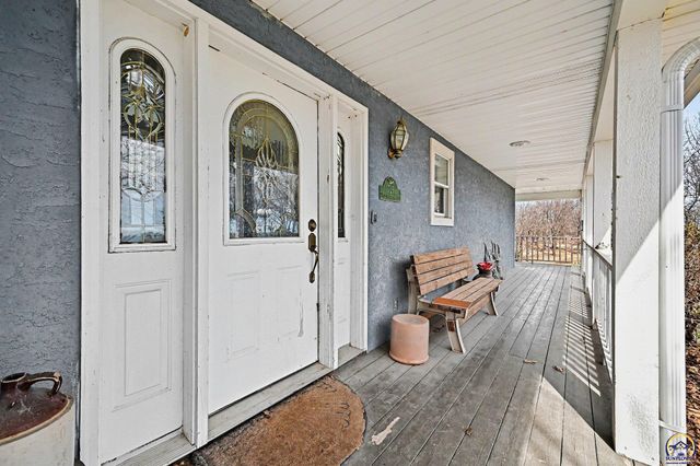 17251 Hollingsworth Rd, Basehor, KS 66007