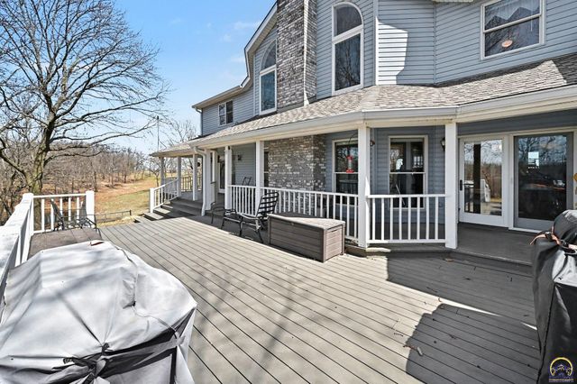 17251 Hollingsworth Rd, Basehor, KS 66007