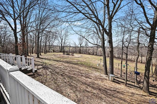 17251 Hollingsworth Rd, Basehor, KS 66007