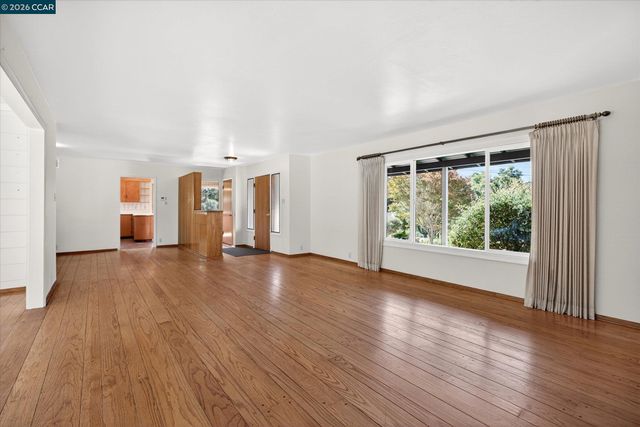25 Robert Road, Orinda, CA 94563