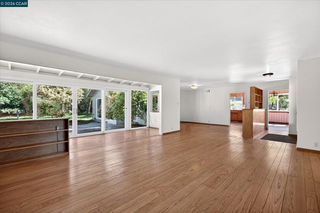 25 Robert Road, Orinda, CA 94563