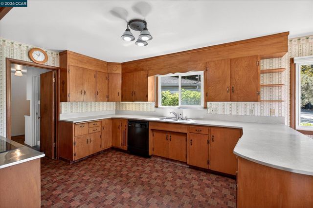 25 Robert Road, Orinda, CA 94563