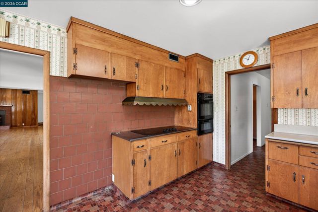 25 Robert Road, Orinda, CA 94563