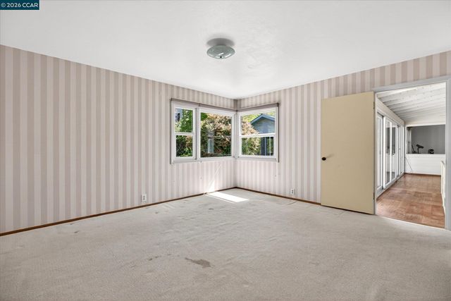 25 Robert Road, Orinda, CA 94563