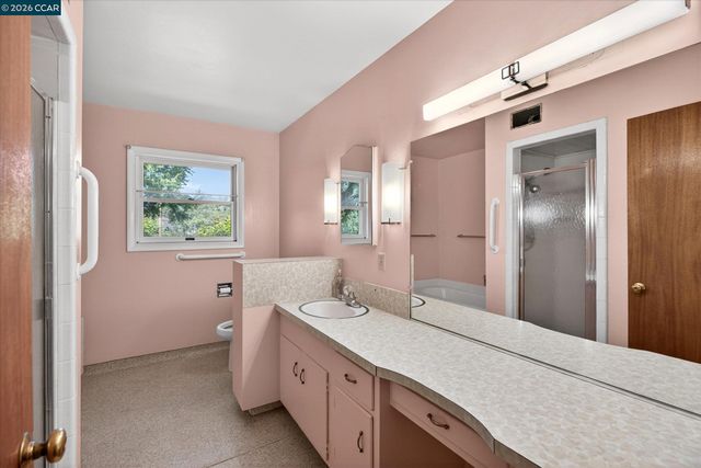 25 Robert Road, Orinda, CA 94563
