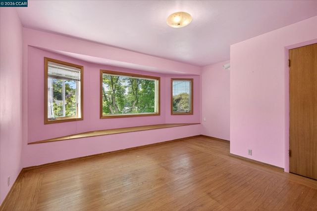 25 Robert Road, Orinda, CA 94563