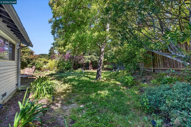 25 Robert Road, Orinda, CA 94563