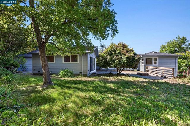 25 Robert Road, Orinda, CA 94563