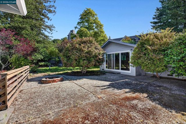 25 Robert Road, Orinda, CA 94563