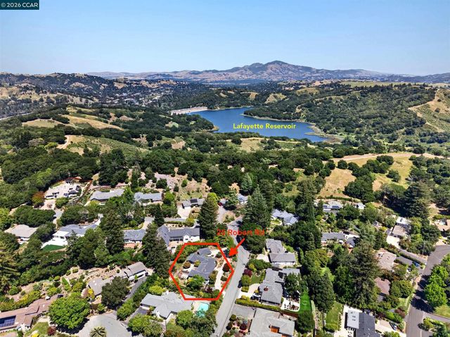 25 Robert Road, Orinda, CA 94563