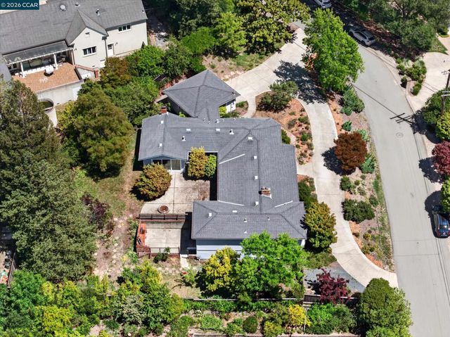 25 Robert Road, Orinda, CA 94563