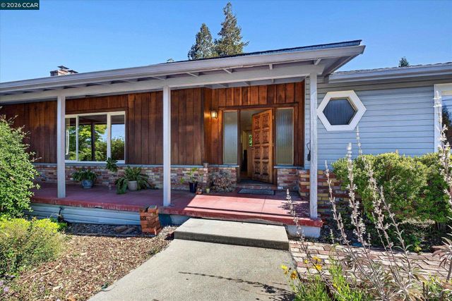 25 Robert Road, Orinda, CA 94563