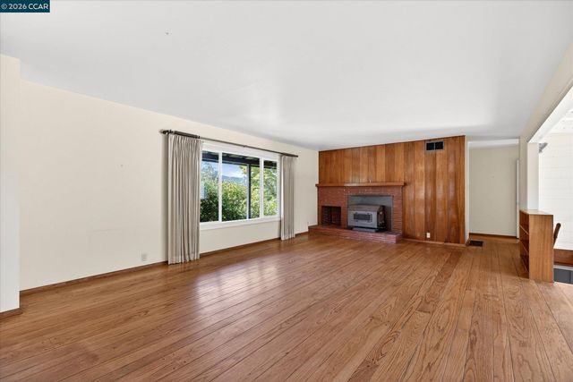 25 Robert Road, Orinda, CA 94563