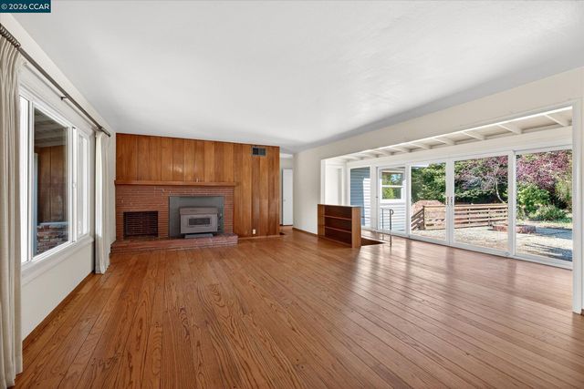 25 Robert Road, Orinda, CA 94563