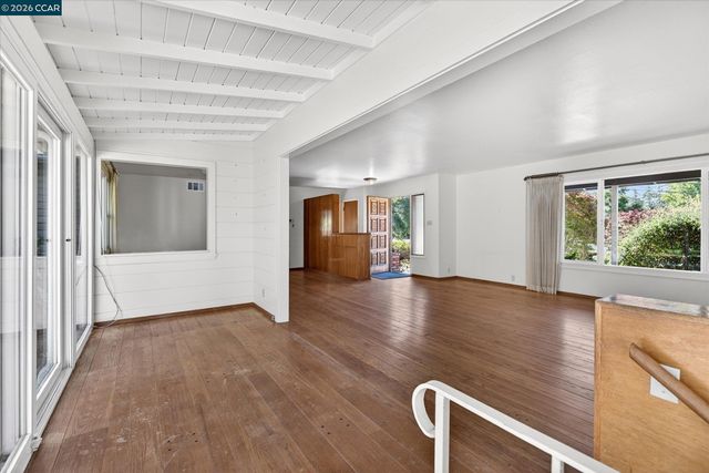 25 Robert Road, Orinda, CA 94563