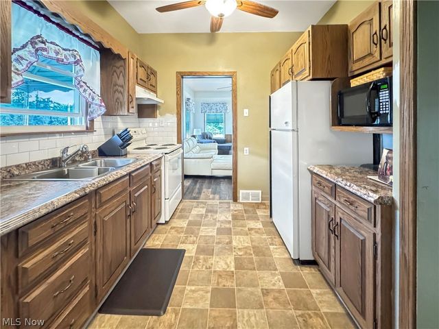 253 N Salem Warren Road, North Jackson, OH 44451