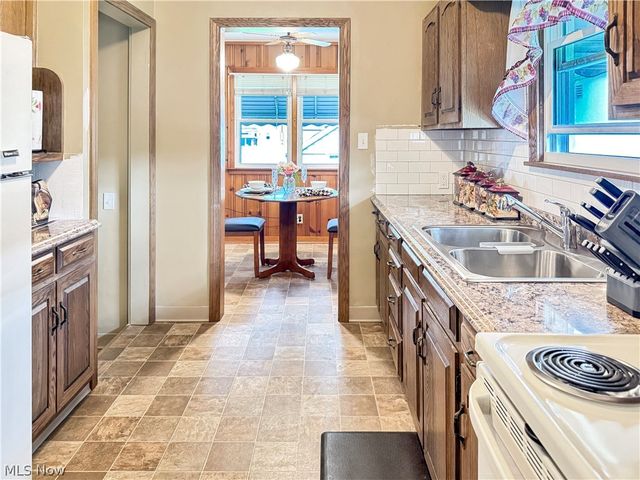 253 N Salem Warren Road, North Jackson, OH 44451