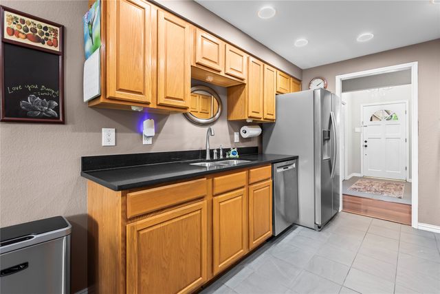 403 N Casa Grande Circle, Duncanville, TX 75116