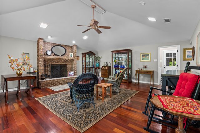 403 N Casa Grande Circle, Duncanville, TX 75116