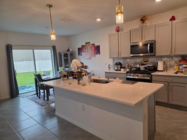 35518 LOCKMAN WAY, Zephyrhills, FL 33541