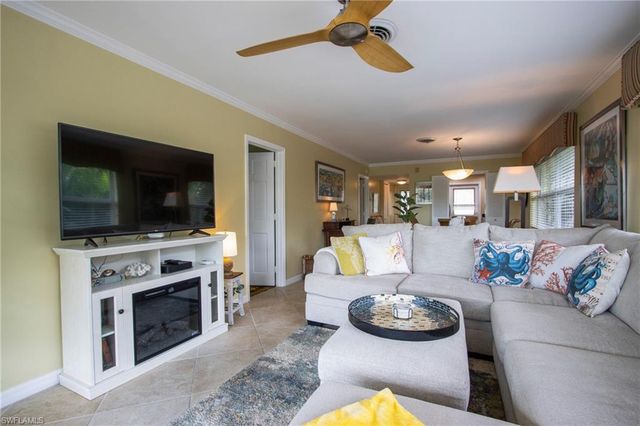 820 Ketch DR 8, Naples, FL 34103