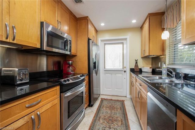820 Ketch DR 8, Naples, FL 34103
