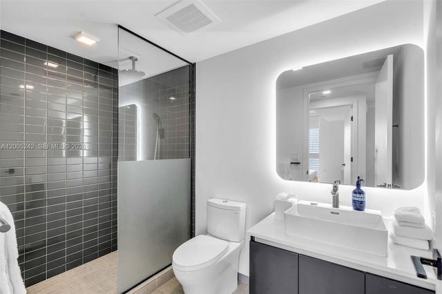 227 NE 2nd St 2503, Miami, FL 33132