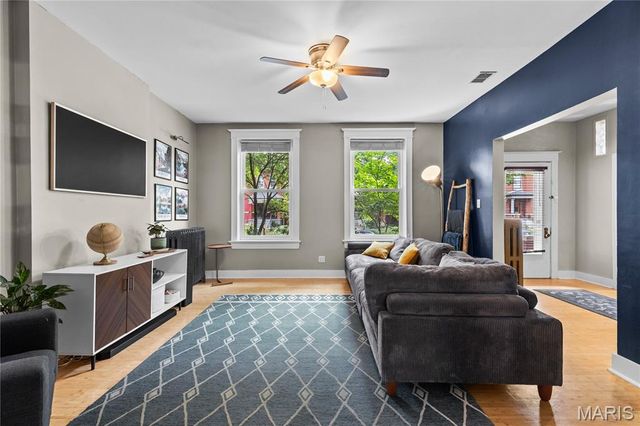 3635 Juniata Street, St Louis, MO 63116
