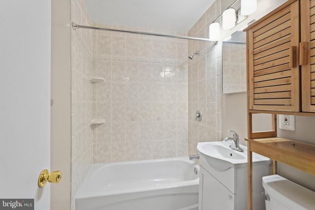4511 HOLMES RUN PKWY, Alexandria, VA 22304