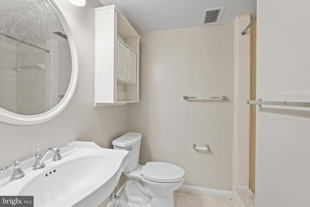 4511 HOLMES RUN PKWY, Alexandria, VA 22304
