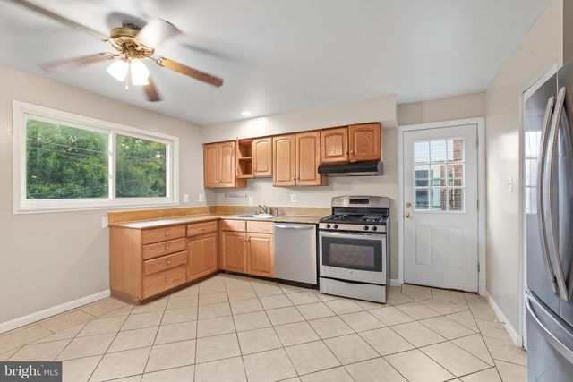 4511 HOLMES RUN PKWY, Alexandria, VA 22304