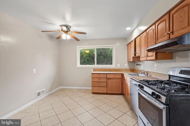 4511 HOLMES RUN PKWY, Alexandria, VA 22304