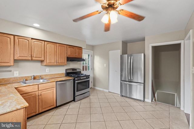 4511 HOLMES RUN PKWY, Alexandria, VA 22304