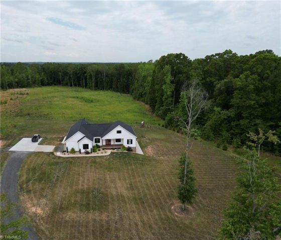 2498 Settle Bridge Road, Stoneville, NC 27048