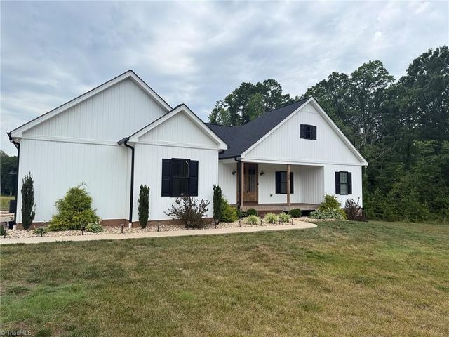 2498 Settle Bridge Road, Stoneville, NC 27048