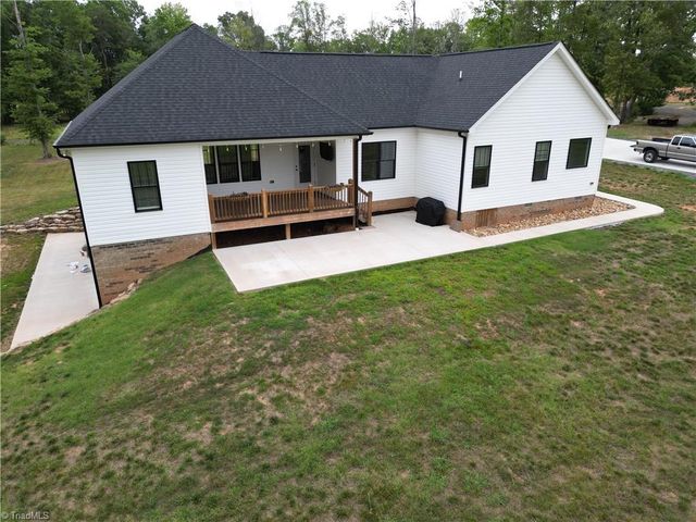 2498 Settle Bridge Road, Stoneville, NC 27048