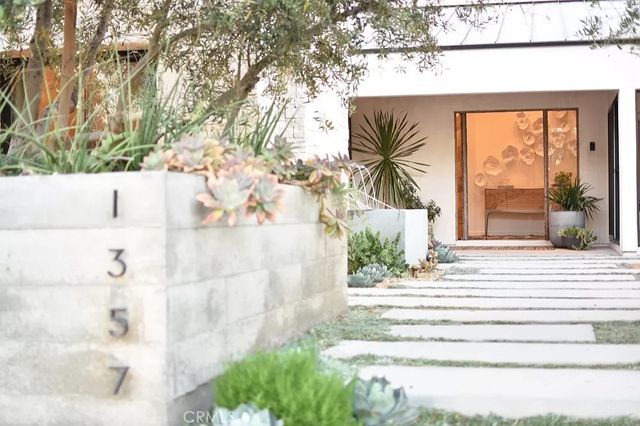 1357 Sussex Lane, Newport Beach, CA 92660