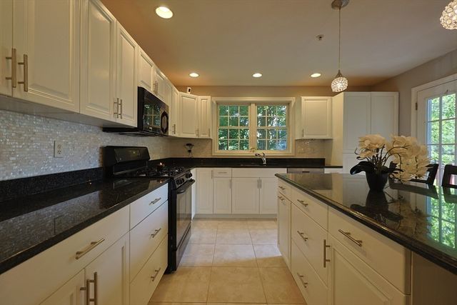 10 Paul Revere Path 10, Hopkinton, MA 01748