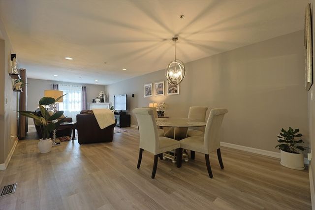 10 Paul Revere Path 10, Hopkinton, MA 01748