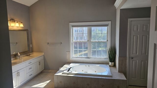 10 Paul Revere Path 10, Hopkinton, MA 01748
