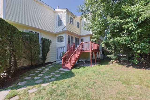 10 Paul Revere Path 10, Hopkinton, MA 01748