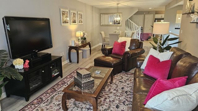 10 Paul Revere Path 10, Hopkinton, MA 01748