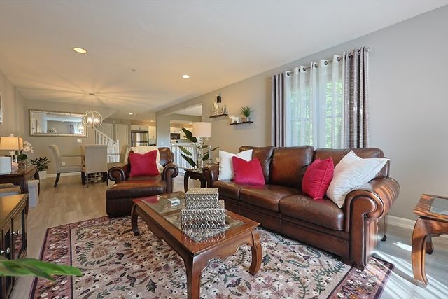 10 Paul Revere Path 10, Hopkinton, MA 01748